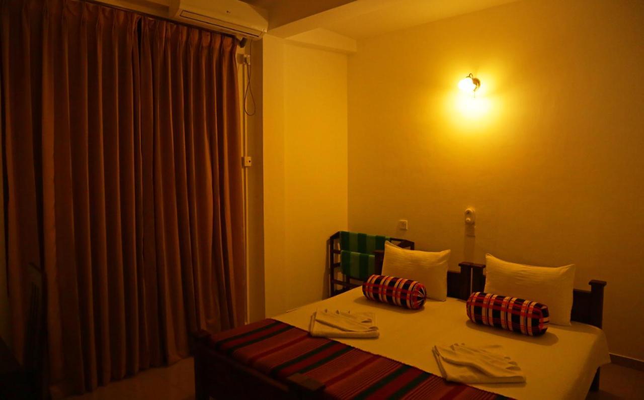 Vishmee Holiday Inn Embilipitiya Exterior foto